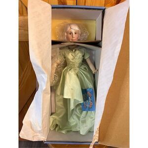 FIRST LADY COLLECTION PORCELAIN DOLL Lou Hoover